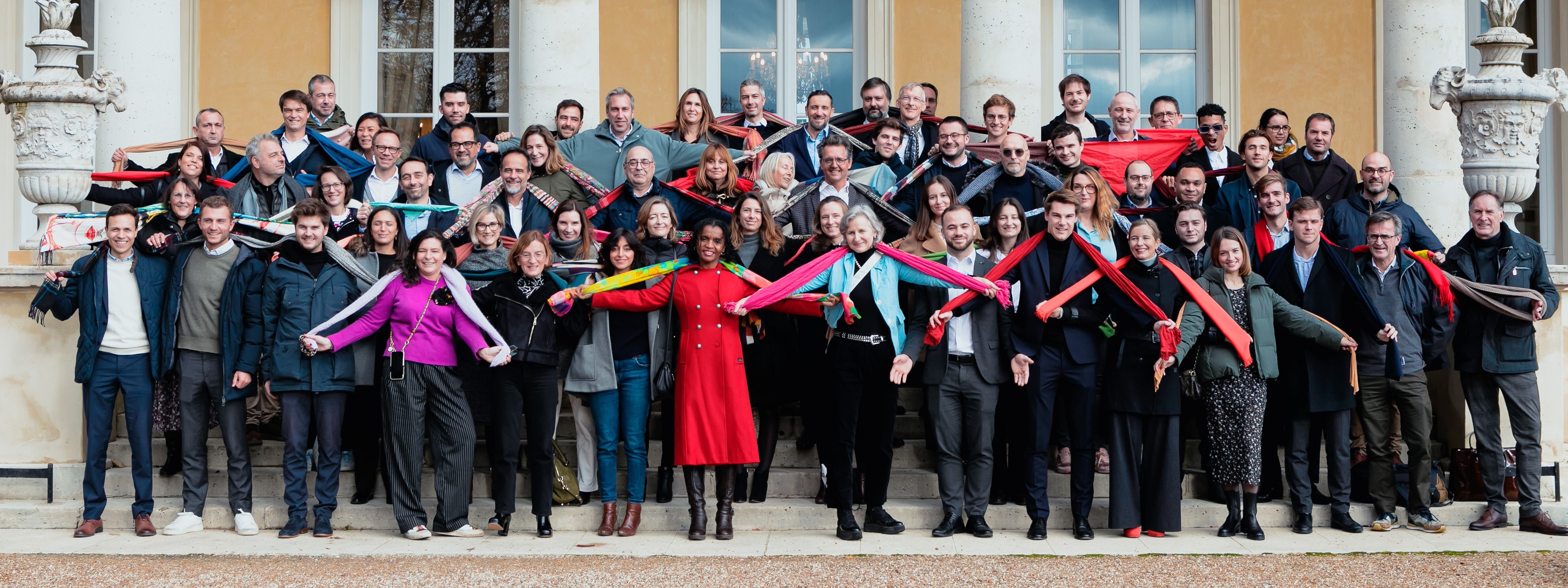 Photo de groupe de l'équipe sur le perron